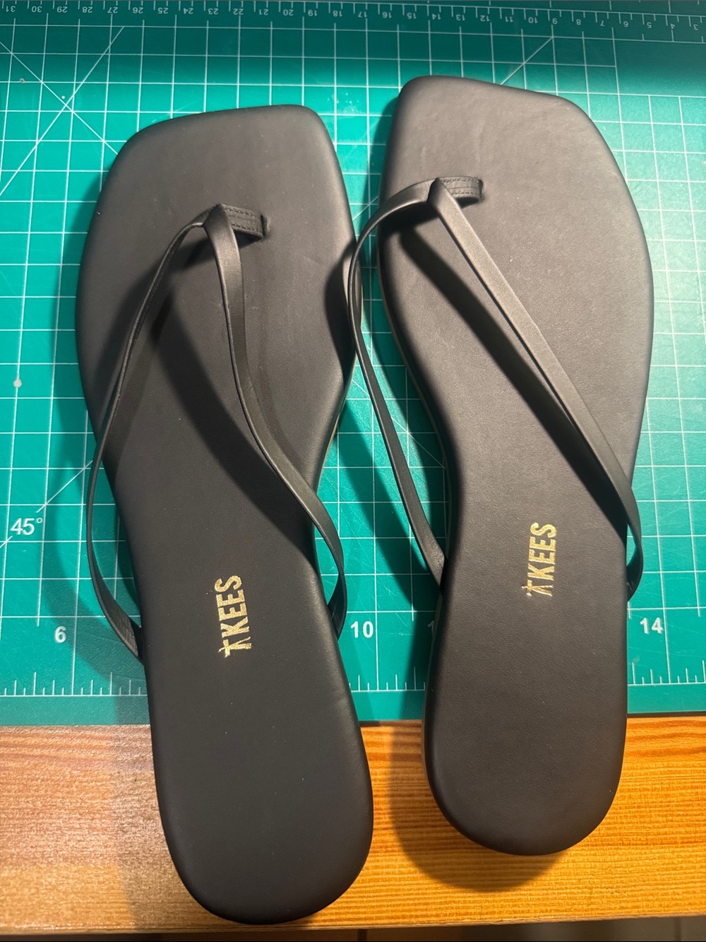TKEES Black Minimal Square-Toe Strappy Flip Sandals